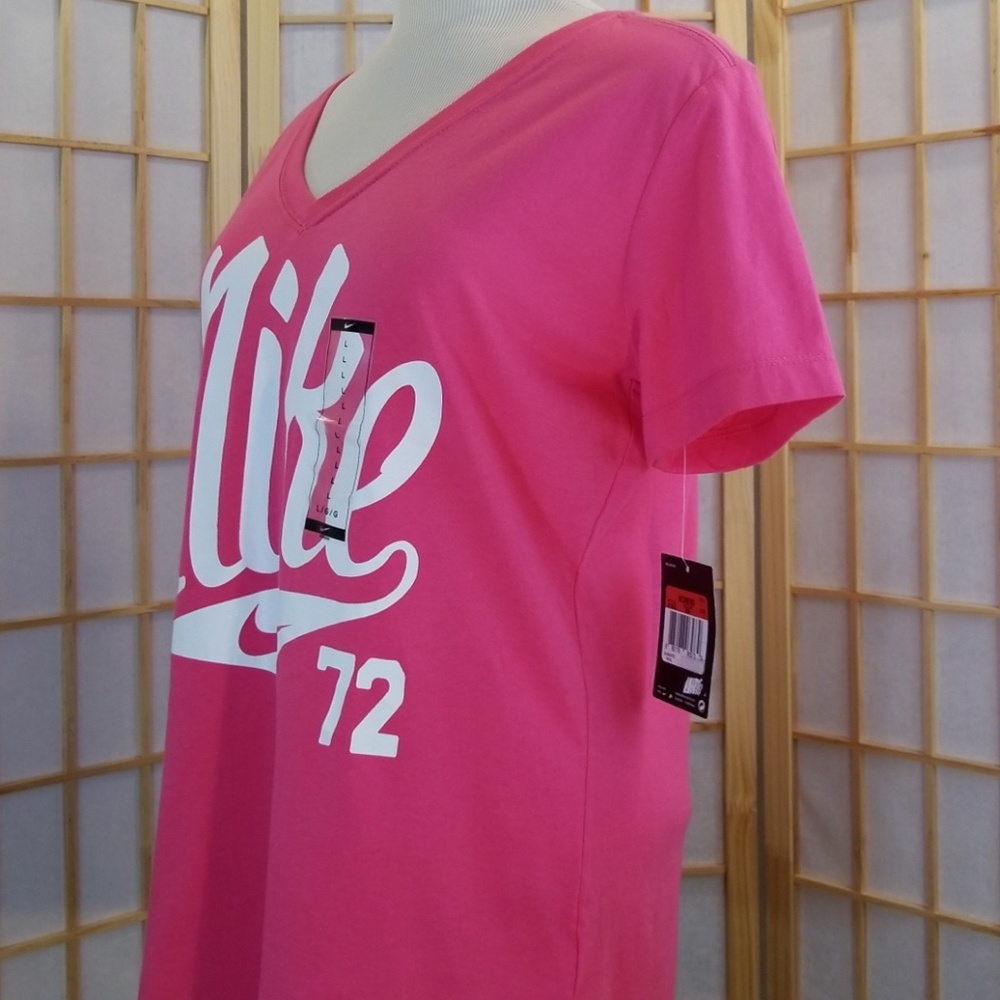 Nike Tee Shirt - Picture 3 of 6